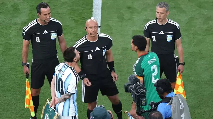 Argelia presentó una queja a FIFA por la no expulsión de Messi