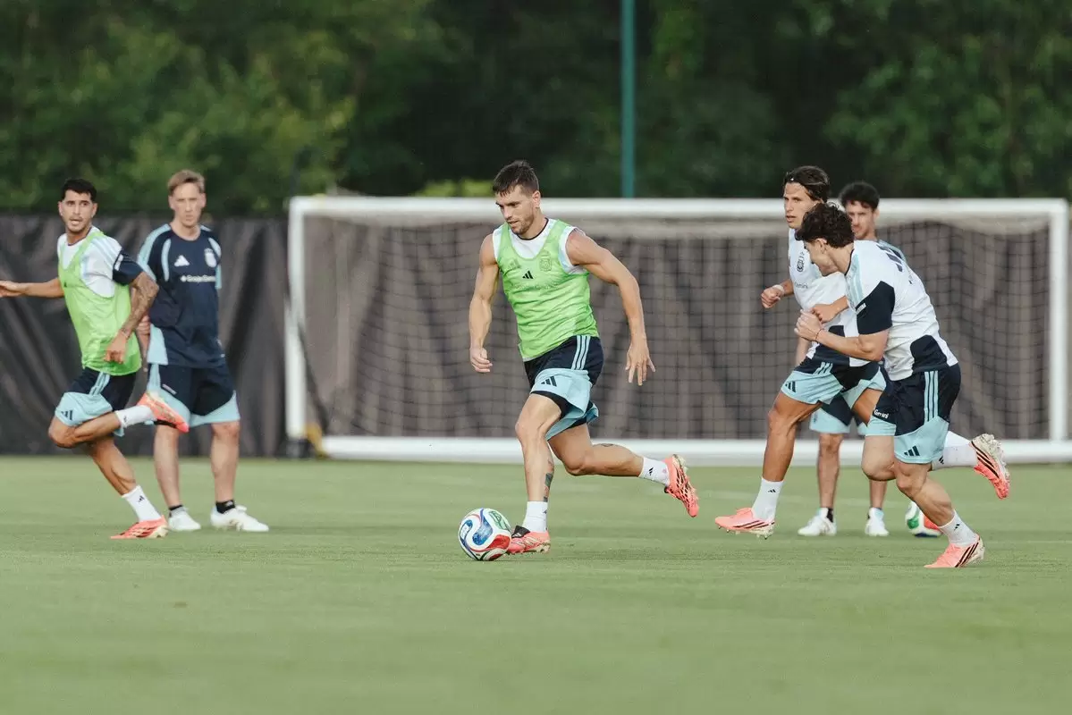 Argentina continúa su preparación de cara al cruce frente a Austria