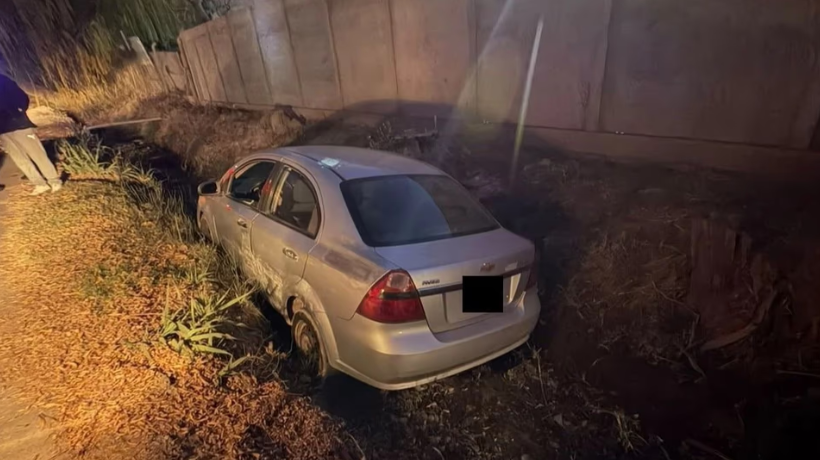 Se quedó dormido al volante y terminó en un zanjón