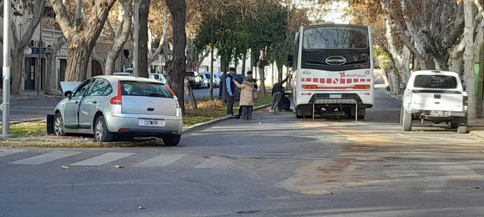 Otra vez choque en una esquina complicada de la Capital