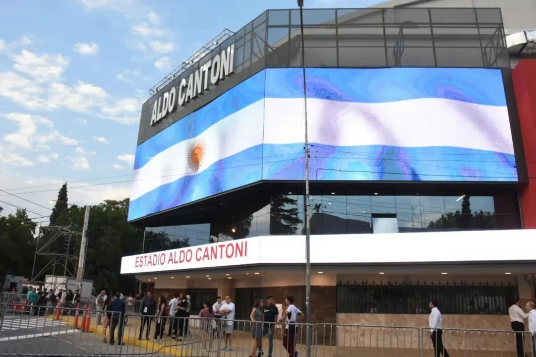 El Cantoni, de celeste y blanco para alentar a la Selección en su debut mundialista