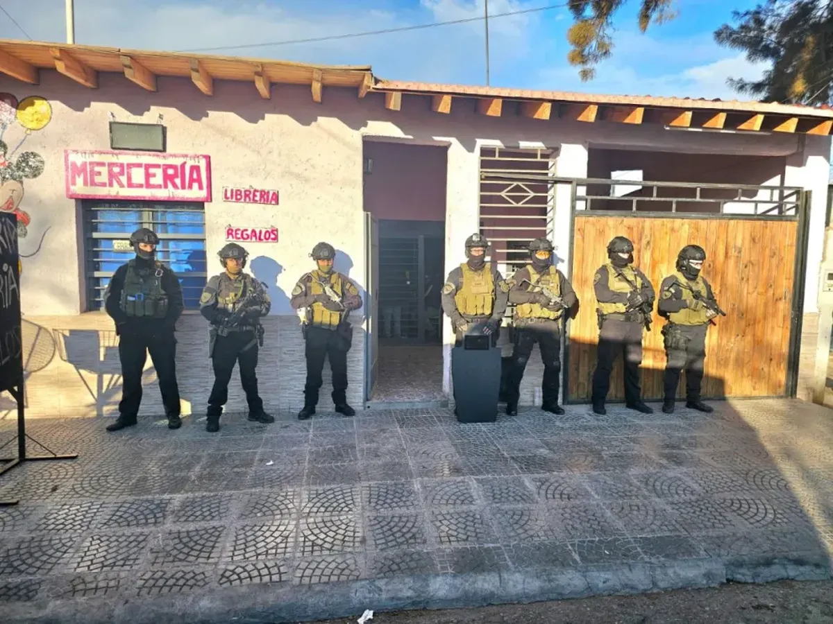 Allanaron un kiosco narco en Rawson y una mujer fue detenida