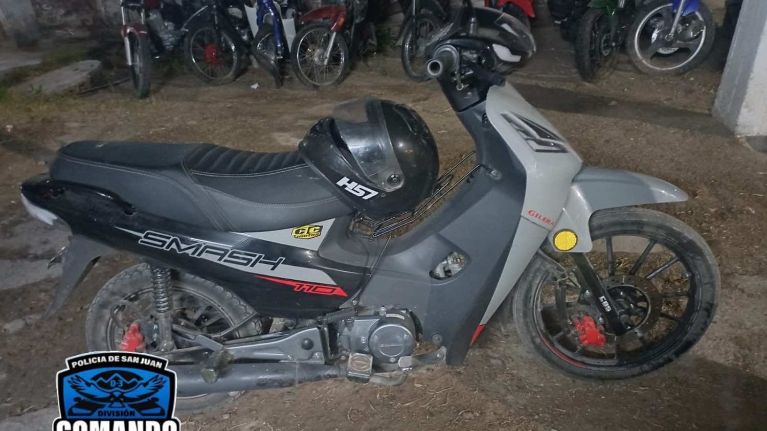 Abandonan una moto luego de ser perseguidos por la policía