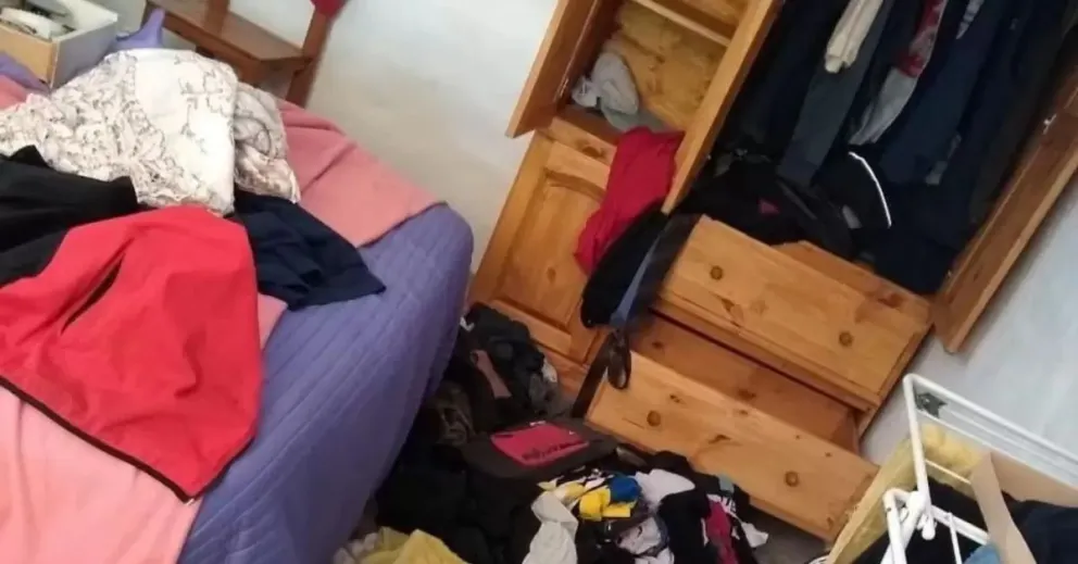 LADRONES DISFRAZADOS DE POLICÍAS ROBAN EN UNA VIVIENDA DE POCITO