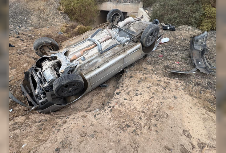 UN AUTO VOLCÓ EN IGLESIA Y SU CONDUCTOR TERMINÓ HERIDO