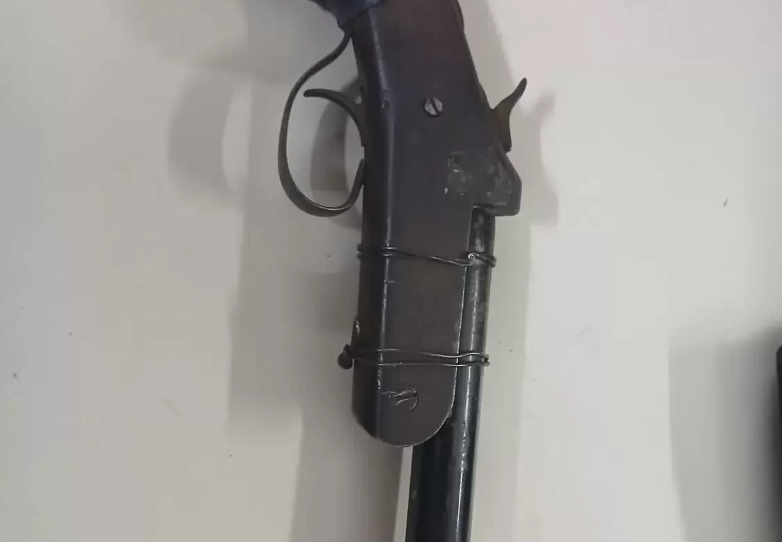 Amenazas con arma casera en Rawson: detuvieron a tres jóvenes tras violento operativo