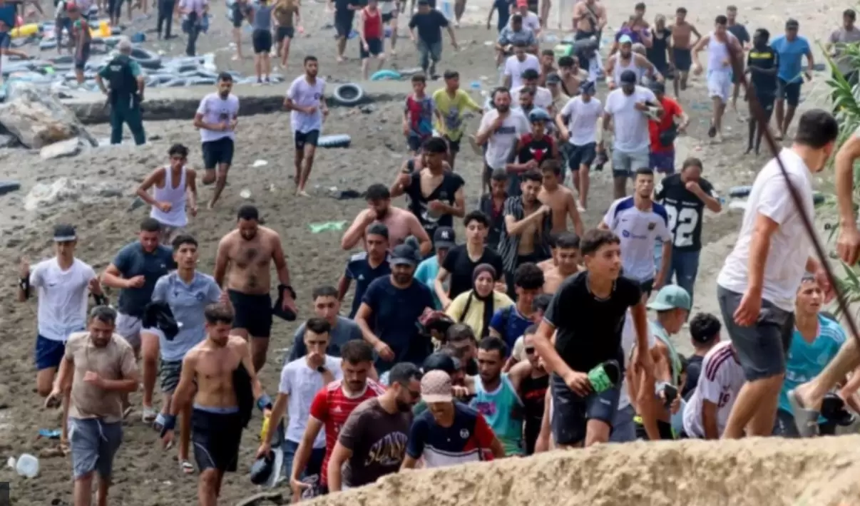 España moviliza al Ejército en Ceuta