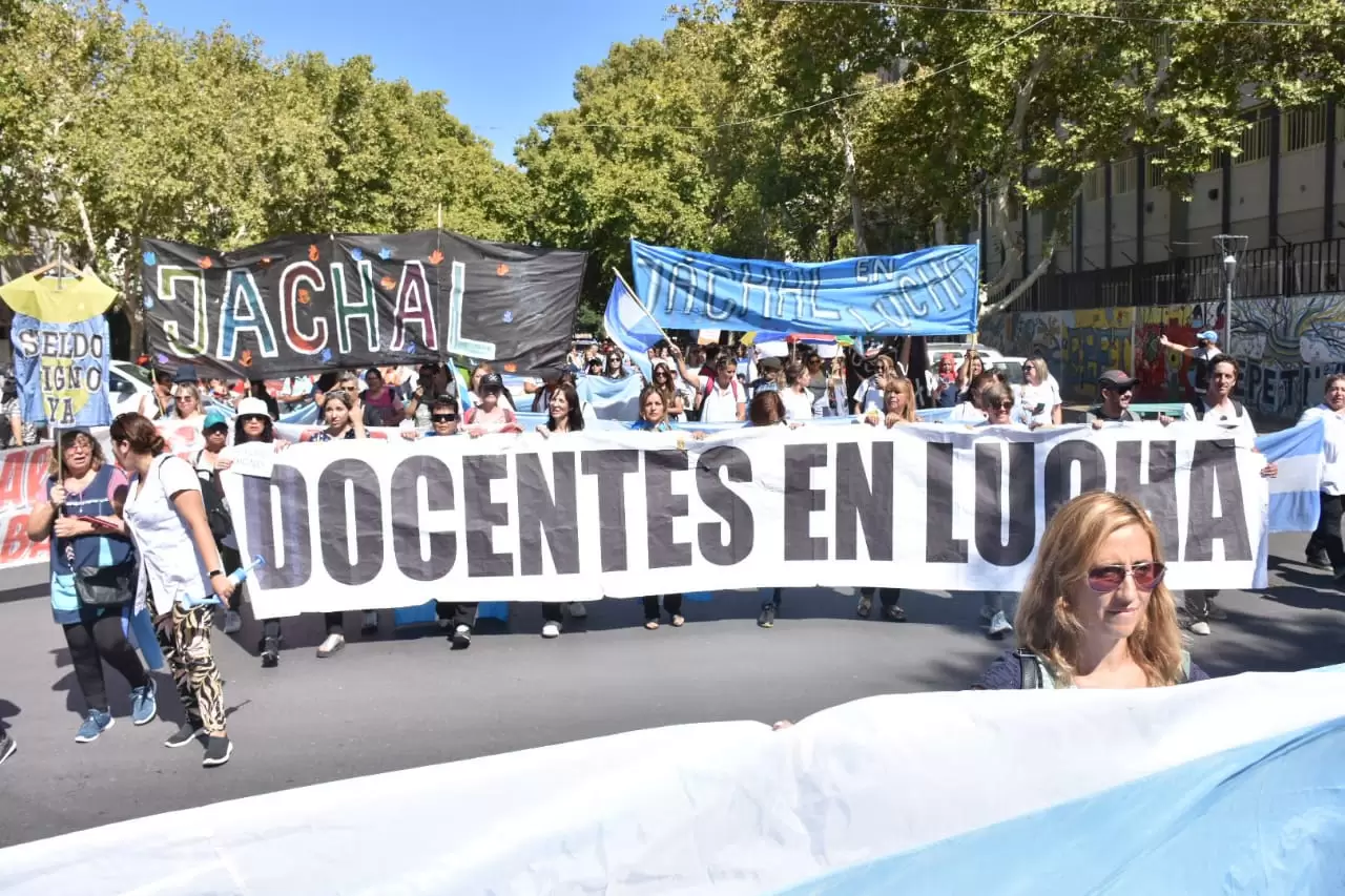 Docentes evaluan el no retorno a clases o no toma de examenes