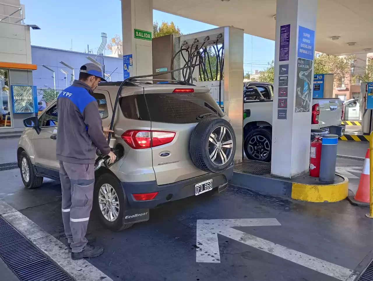 Aumentan los combustibles desde este sábado