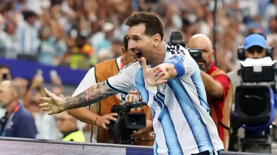 Lionel Messi y Lisandro Martínez en el once ideal