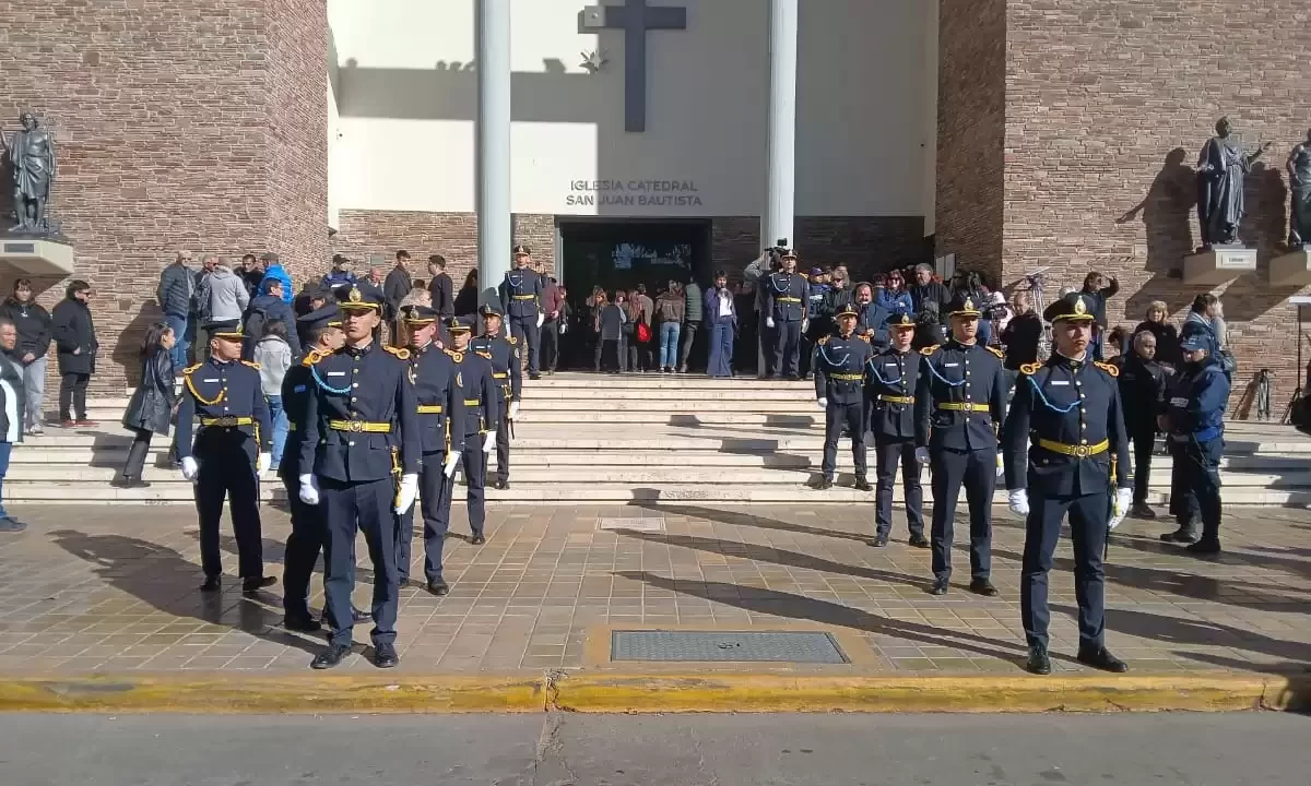 Una multitud despide los restos de los funcionarios fallecidos en Valle Fértil