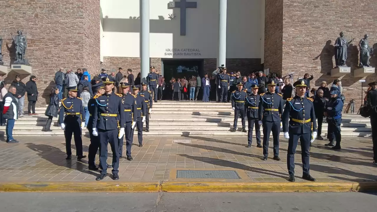 Una multitud despide los restos de los funcionarios fallecidos en Valle Fértil