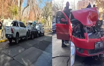 Rescatan a una mujer del interior de un auto, tras choque en cadena