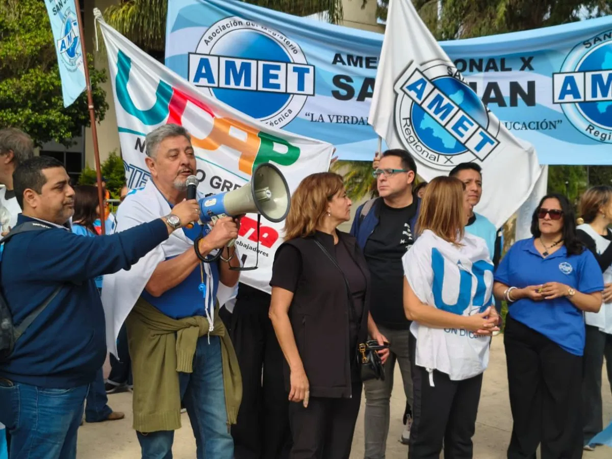 El paro docente nacional suma respaldo: AMET adhiere y UDA define cómo participará