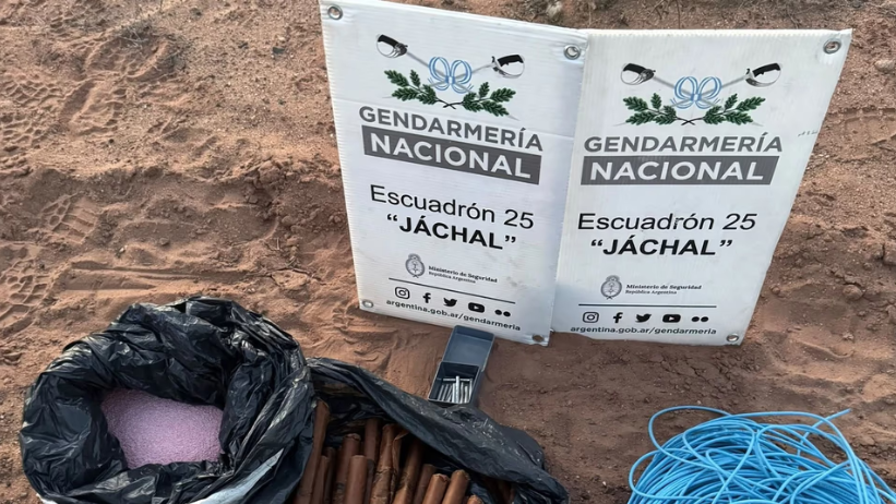 Abandonaron explosivos al costado de la Ruta 150 y huyeron