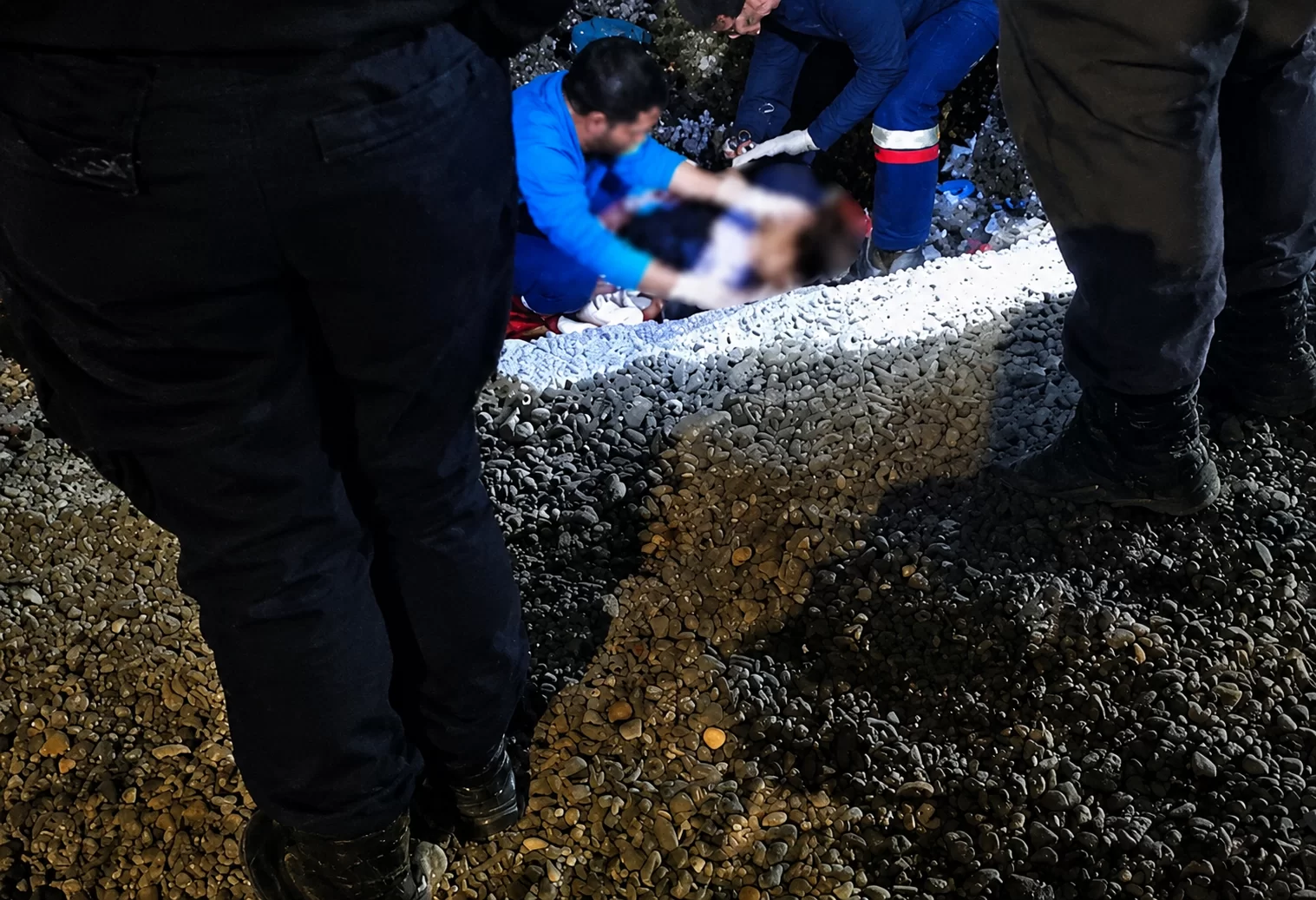 Investigan el crimen de una mujer motociclista tras un violento ataque en la zona de Costanera