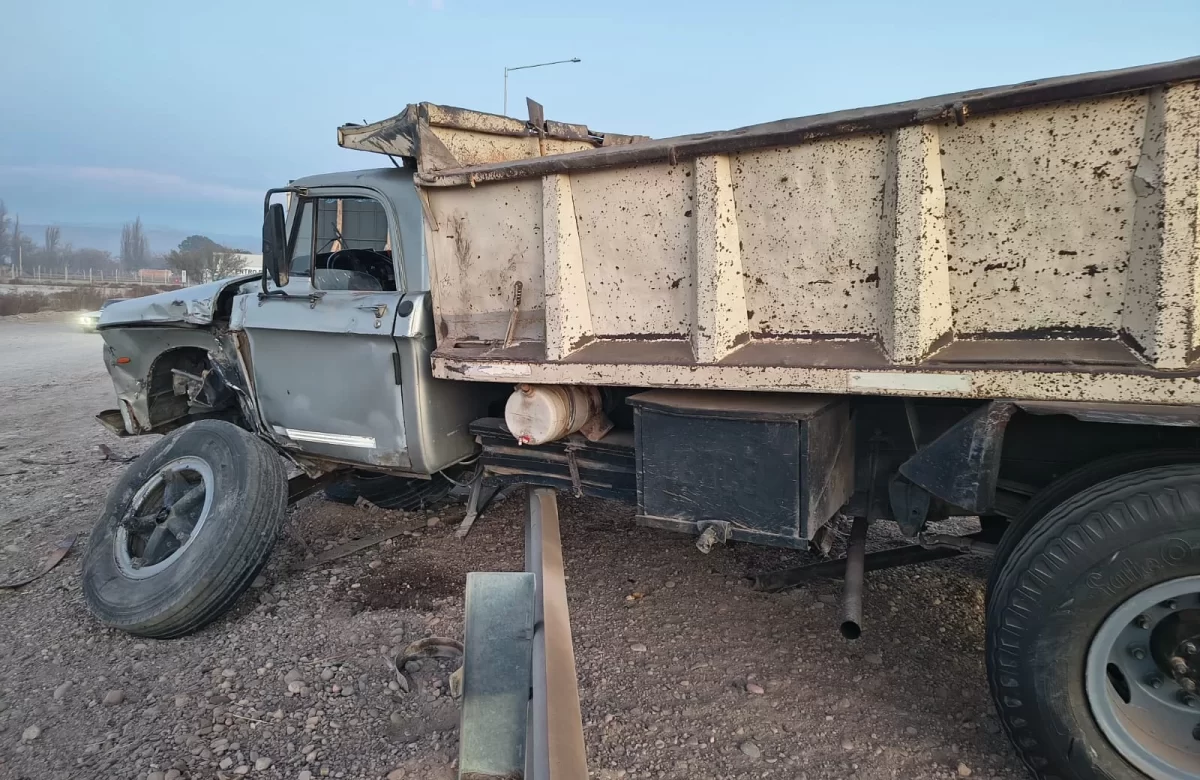 Choque múltiple sobre Ruta 20: un camionero resultó herido