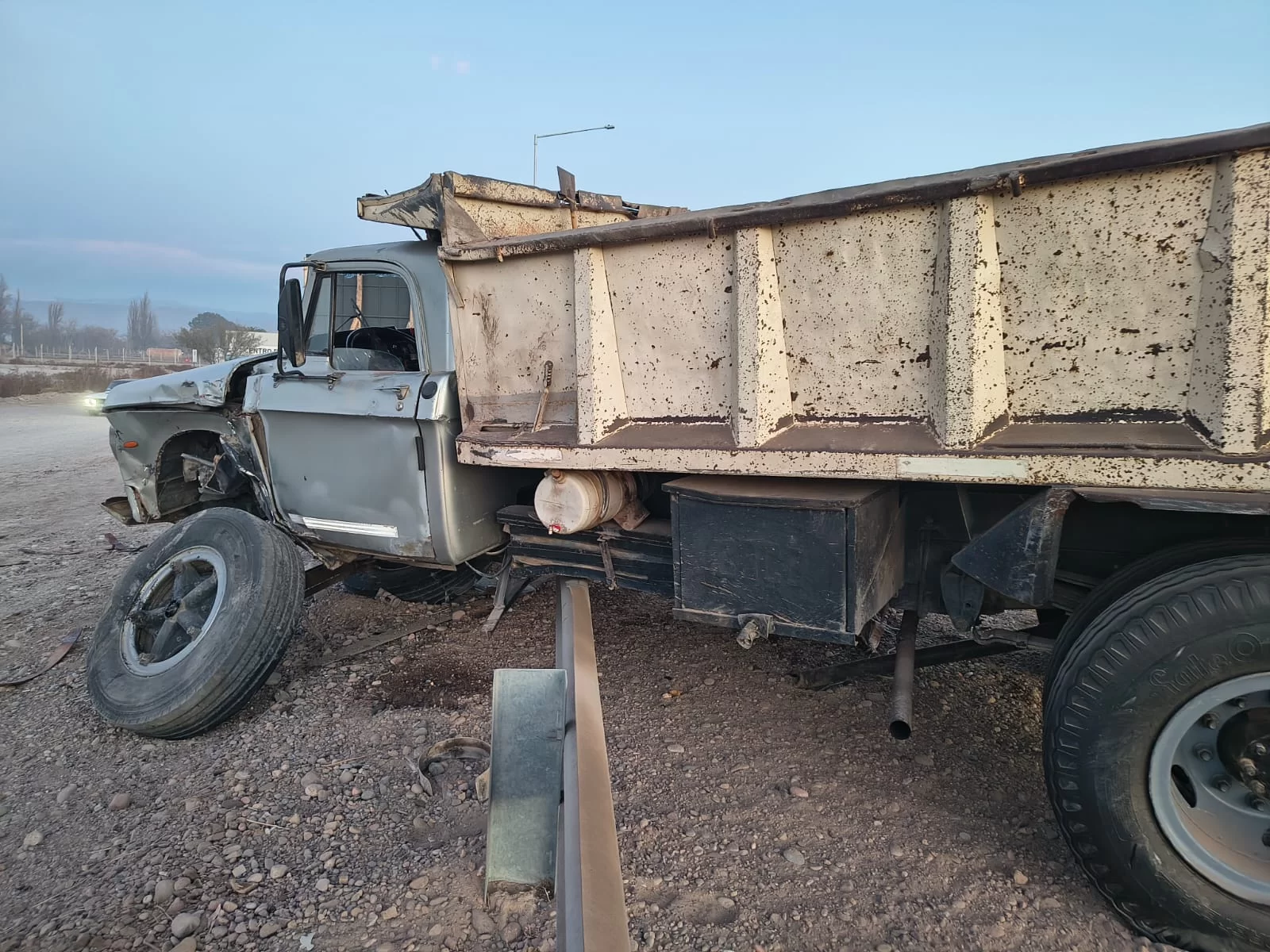 Choque múltiple sobre Ruta 20: un camionero resultó herido