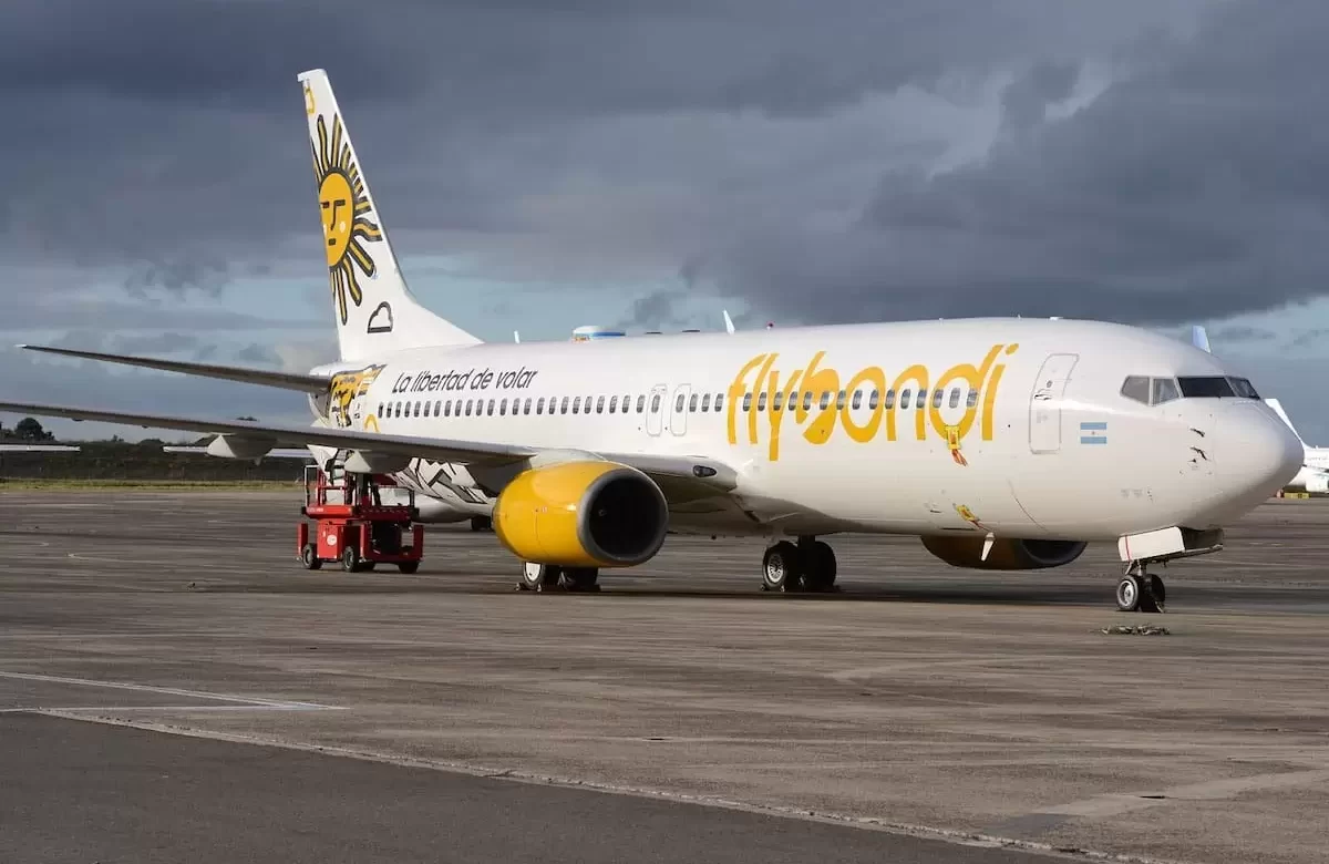 Embargan las cuentas a Flybondi por deuda con ARCA