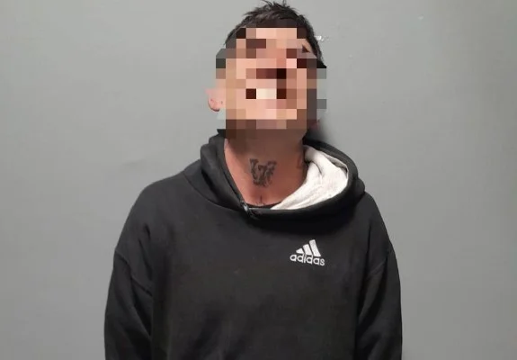Robó un celular amenazando a un joven con un arma de juguete
