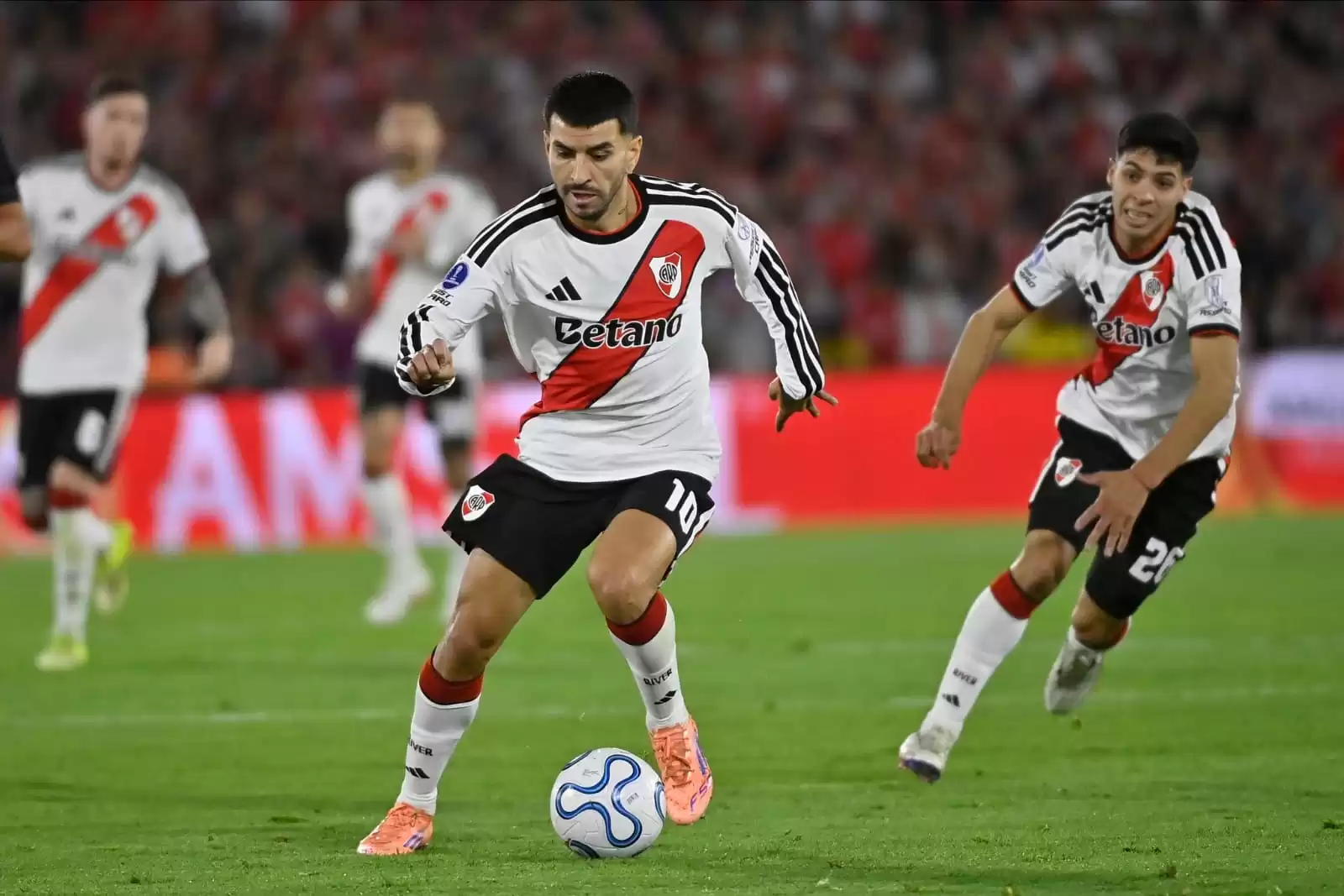 River igualó en Colombia e Independiente Santa Fe dejó la llave abierta