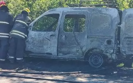 En venganza incendió el auto de su exsuegro