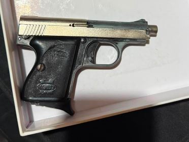 Detienen a un hombre armado en Capital