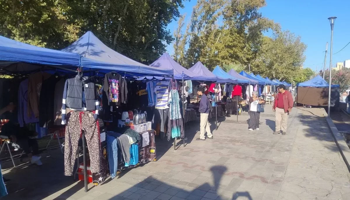 Capital prepara una nueva feria para reubicar a feriantes y emprendedores de Plaza Laprida