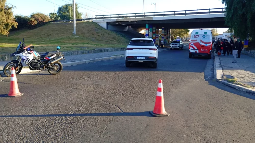Atropellaron a una agente de Tránsito cuando ordenaba la circulación por obras en Circunvalación