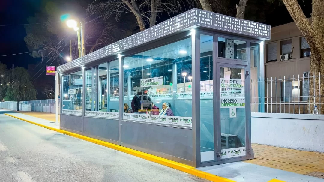 Rivadavia completó la instalación de cinco paradas inteligentes y culminó proyecto pionero