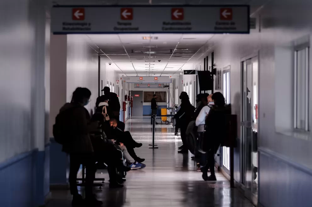 Reglamentan la reforma migratoria: extranjeros no residentes deberán pagar la atención en hospitales