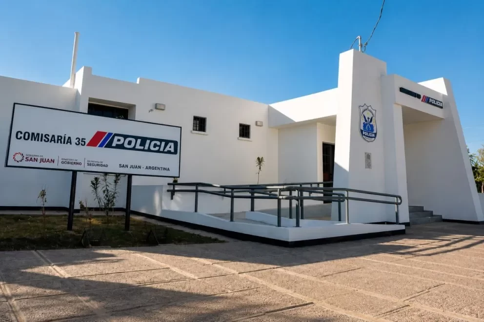 Investigan misterioso incendio en una comisaría de Rawson: creen que fue intencional