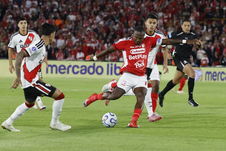River recibe a Santa Fe con la necesidad de ganar para avanzar en la Sudamericana