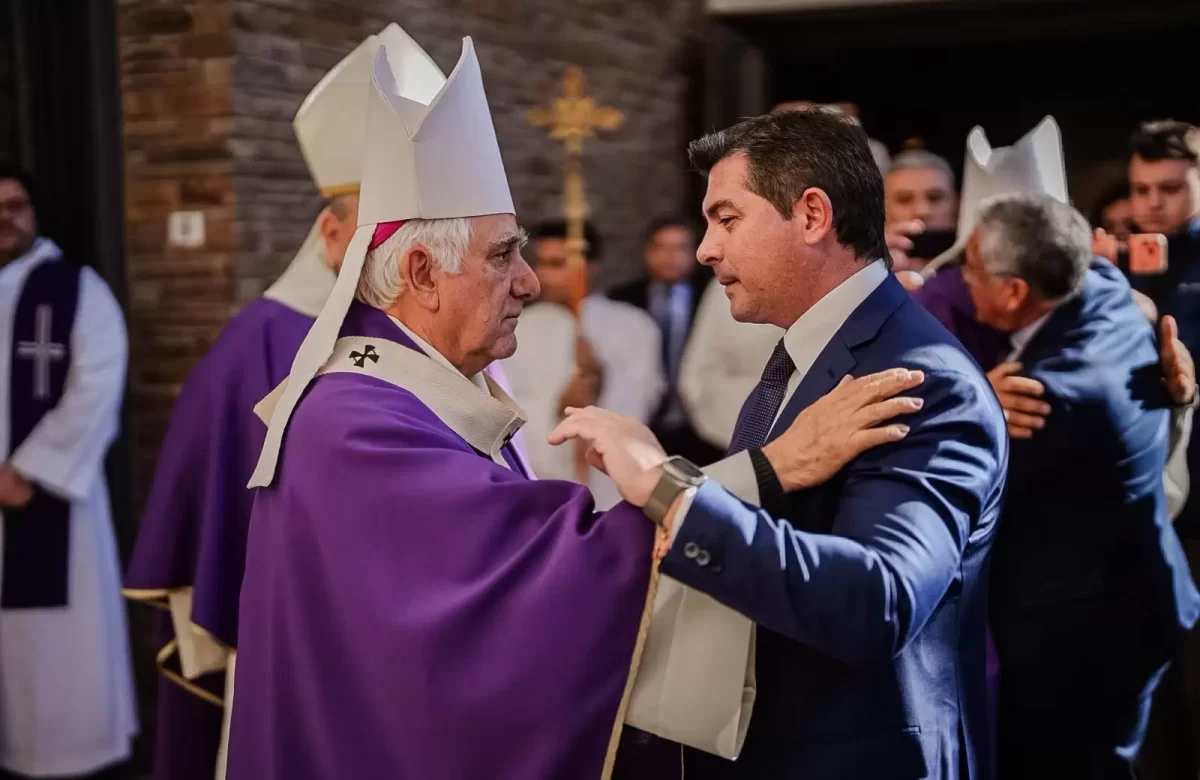Orrego acompañó el homenaje a las víctimas del accidente aéreo