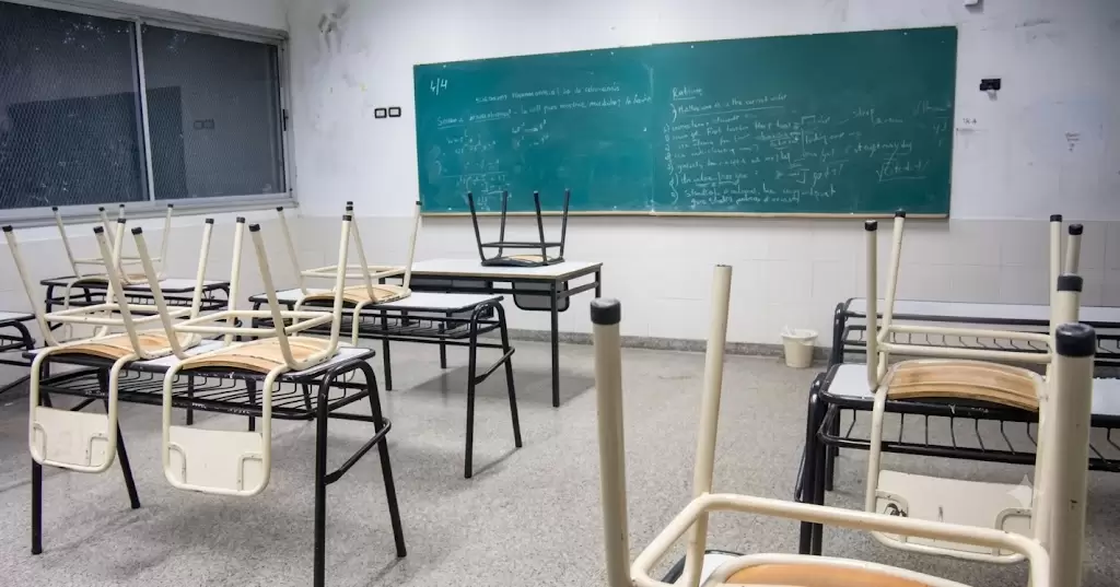 Paro docente: exigirán 75% de funcionamiento en escuelas y descontarán el día a quienes adhieran