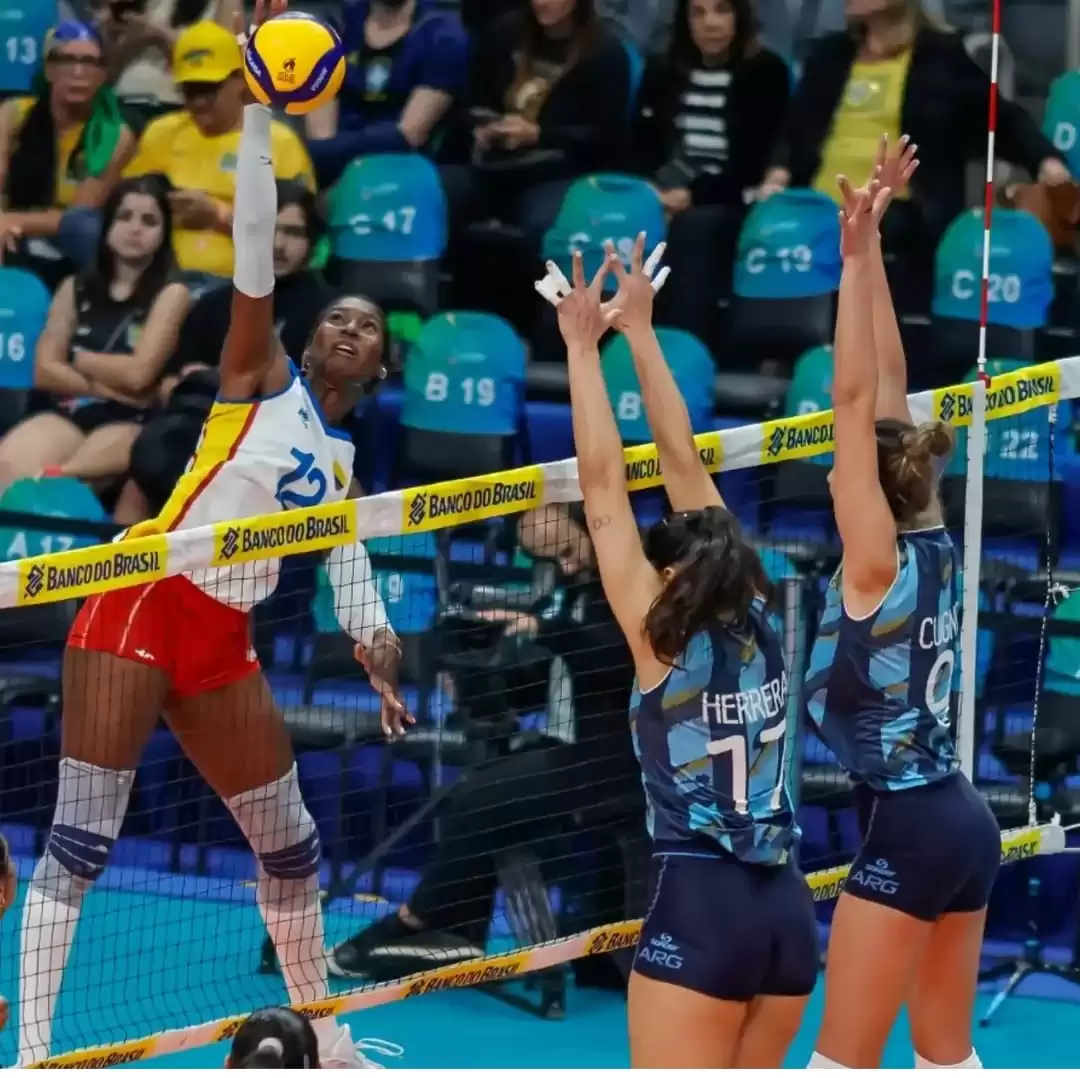 La Selección Argentina femenina de vóley venció a Colombia en el Sudamericano