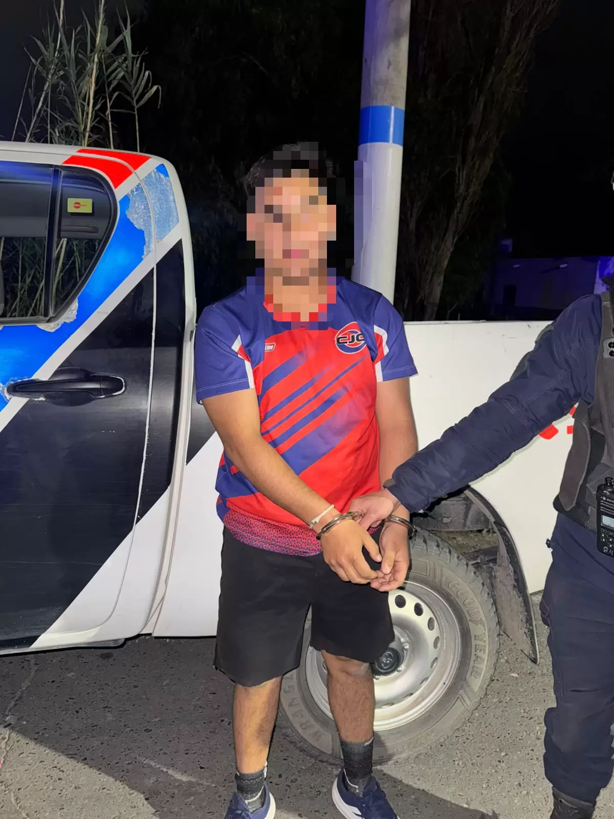Desobedeció orden policial, embistió control e intentó fugarse
