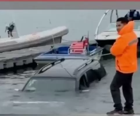 Punta Negra: una camioneta terminó hundida en el perilago