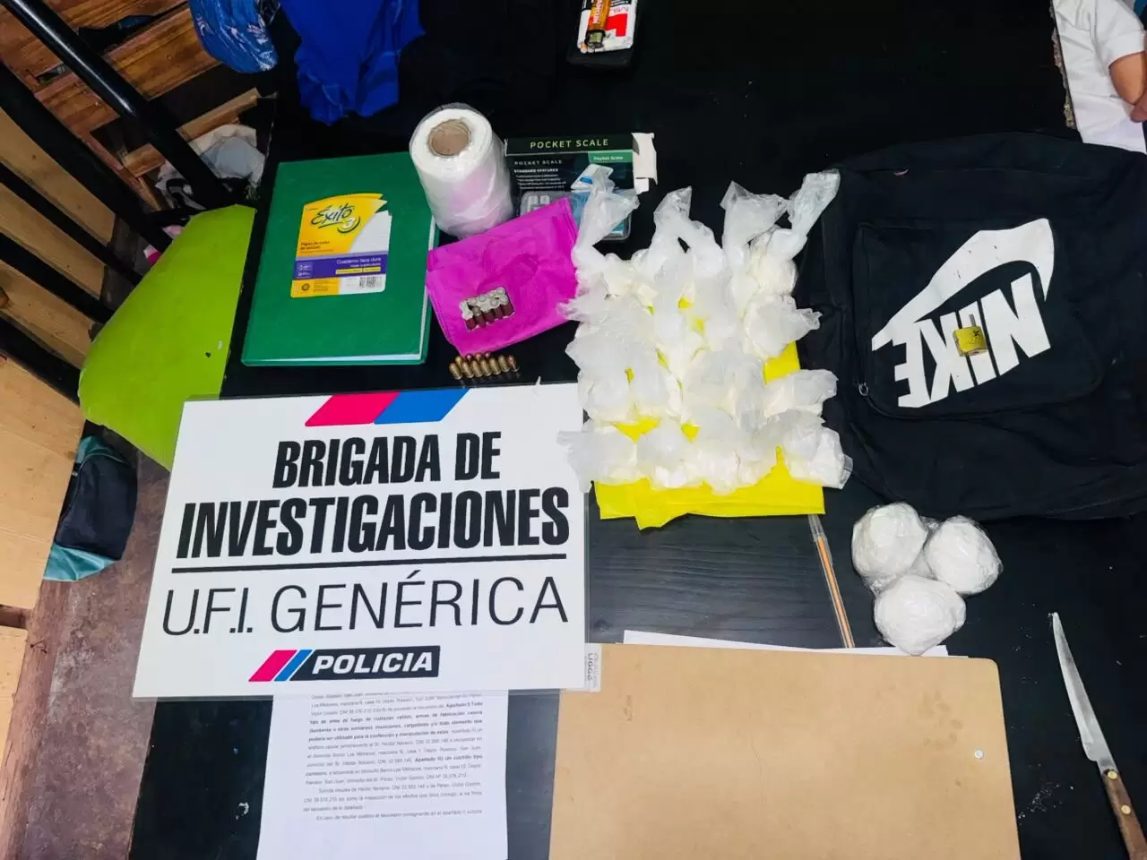 Rawson: allanaron  casas por amenazas y encontraron cocaína y municiones