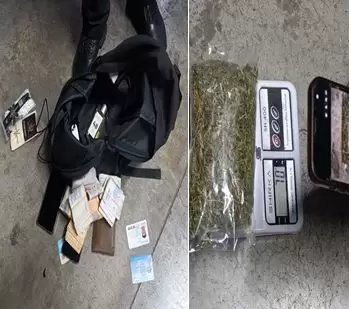 Ebrio en moto con más de $2 millones y marihuana