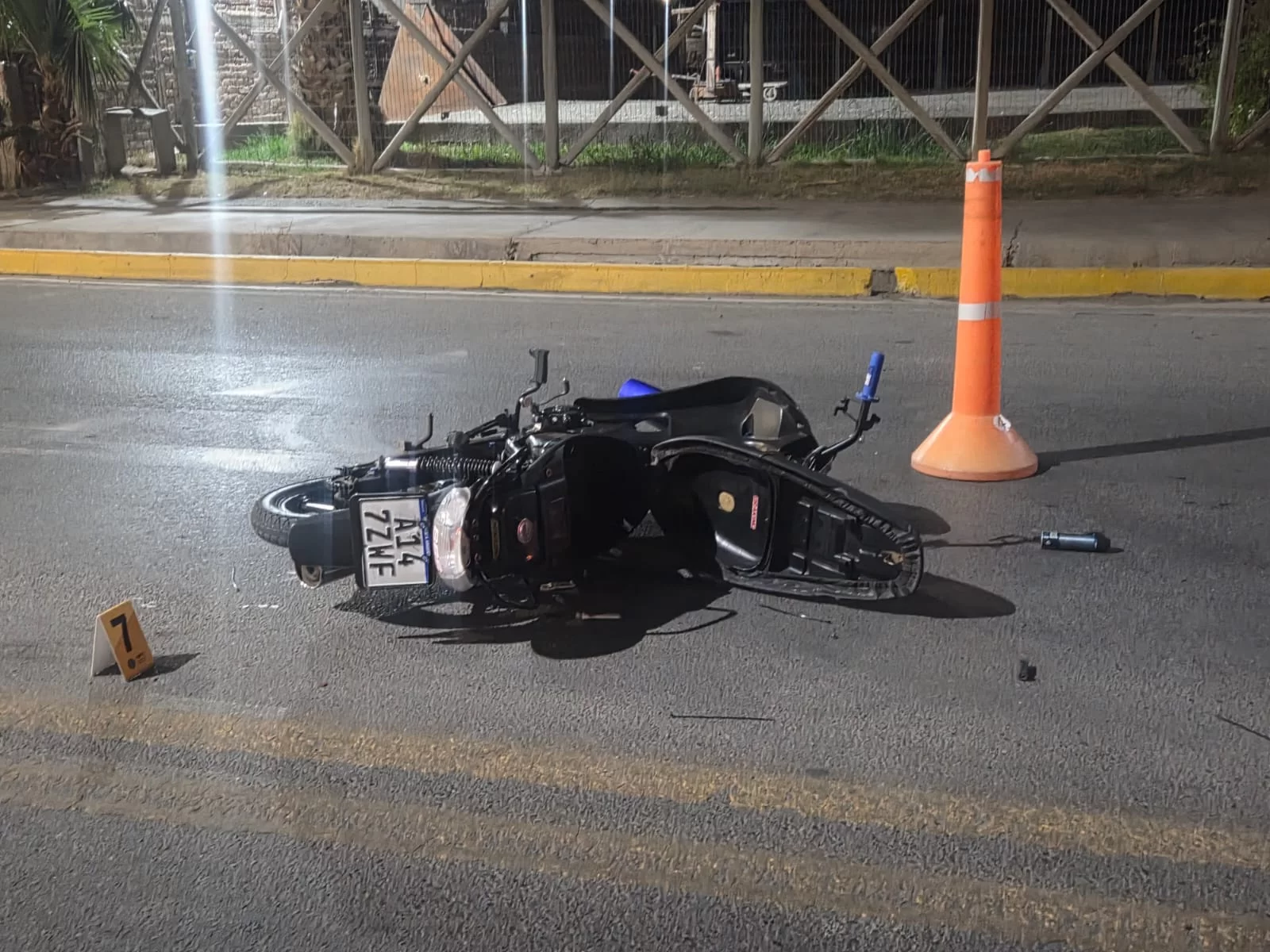 Tragedia en Pocito: un motociclista murió tras perder el control y chocar contra un cordón