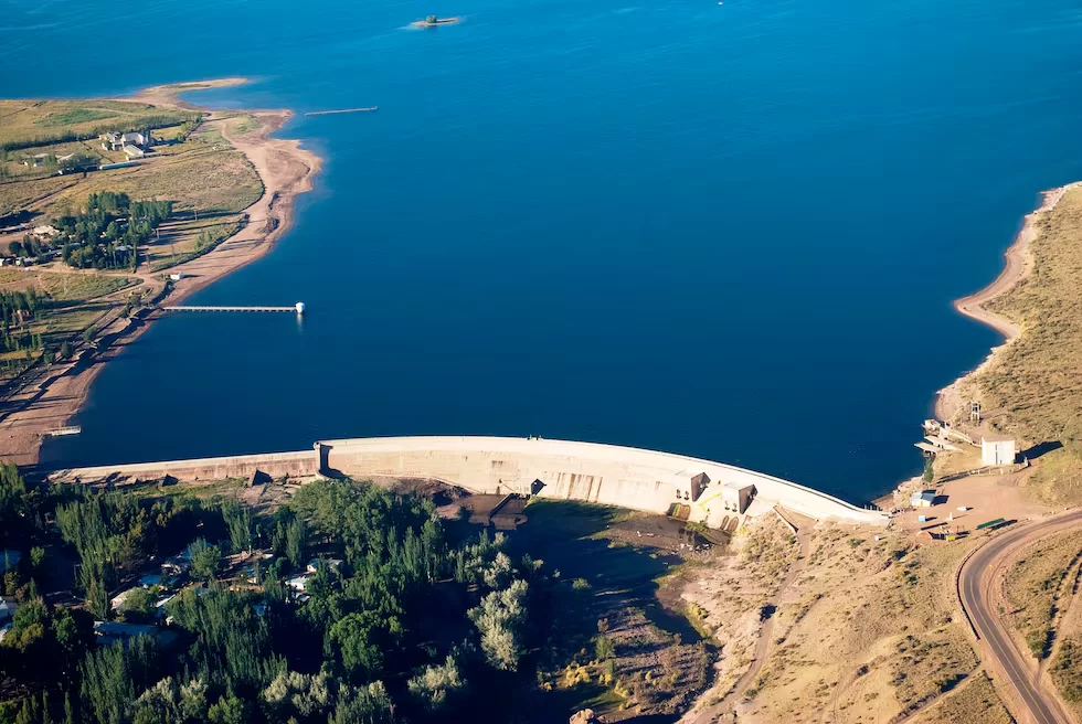 Por DNU, Mendoza se queda con las regalías del Atuel y vuelve la disputa con La Pampa